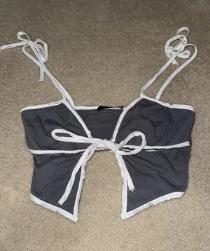 White Fox Boutique Top Crop Grey thumbnail 1
