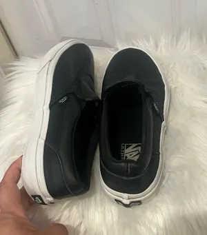 ⸻ Descripción (en inglés): Vans Classic Slip-On – Unisex Size 7 Men / 8.5 Women thumbnail 2