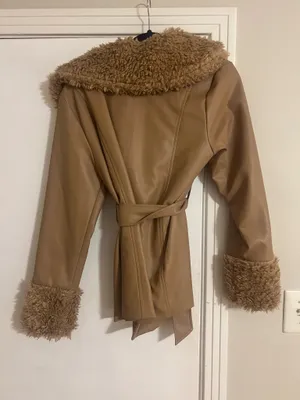 Leather jacket with puffy sleeves thumbnail 3