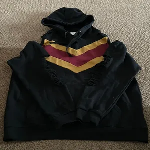 Vintage Havana Women’s Hooded Black Cold Shoulder Ripped Seeatshirt thumbnail 1