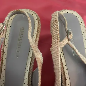 Baby pink sling back heels with pointed toes thumbnail 4