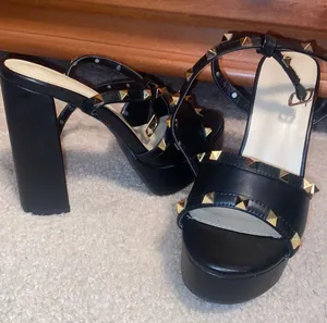 Wild Diva Lounge Black Heels thumbnail 1
