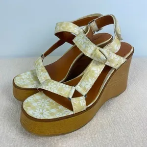 Lucky Brand‎ Buttered Yellow Floral Canvas Demmia Platform Wedge Sandal thumbnail 1