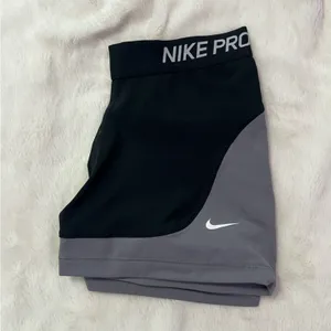 Nike pro shorts thumbnail 1