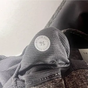 Lululemon Hotty Hot Short II 2.5 Heather Lux Multi Black Heathered Black Size 14 thumbnail 6