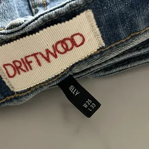 Anthropologie DRIFTWOOD Kelly Bootcut Jeans 25 Floral Embroidery Mid Rise Boho Cowgirl Chic thumbnail 7