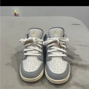 Nike Gray and Blue Athletic Shoes with Classic Design thumbnail 4