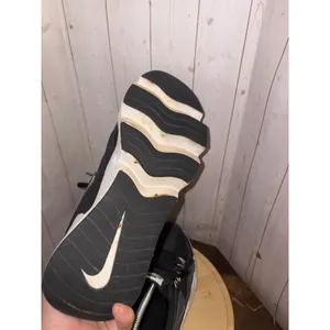 Nike Ryz 365- Women's‎ Sneaker - Size 9.5 Black White thumbnail 6