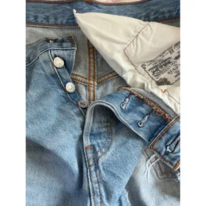 Levis 501 Original Cutoff Shorts W27 Medium Wash Distressed Denim thumbnail 6