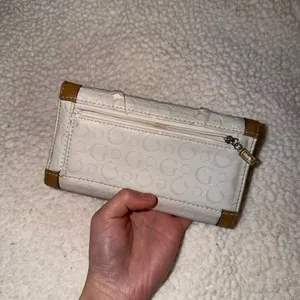 guess wallet thumbnail 5