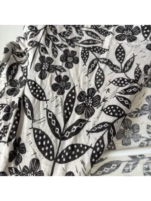 Anthropologie Pilcro Press Relief Black White Floral Split Neck Knit Top Size S thumbnail 4