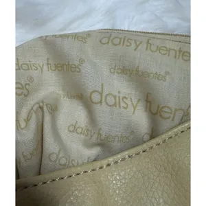 Daisy Fuentes Y2K Wristlet Clutch Purse Yellow Tan Gold Hardware Buckle Bag thumbnail 9