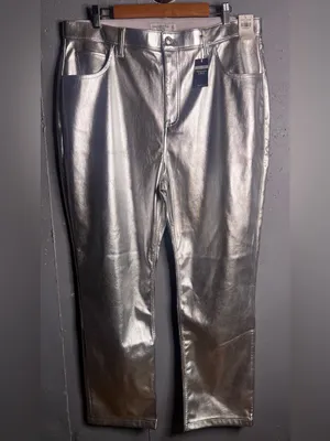 Abercrombie & Fitch Curve Love Vegan Leather 90s Relaxed Pant Size 18R. NWT thumbnail 3