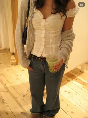 BRANDY MELVILLE Elena Top Floral Eyelet in Butter Yellow Sz. Small thumbnail 2