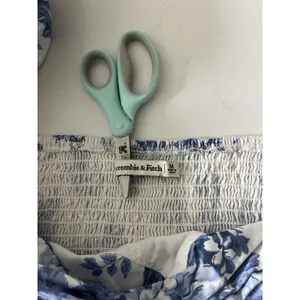 Abercrombie & Fitch White Blue Emerson Floral Off Shoulder Crop Top Women M thumbnail 4