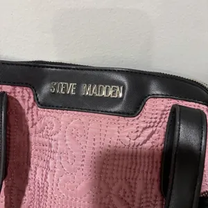 Steve‎ Madden Pink quilted tote Travel bag and detachable crossbody Bag Keychain thumbnail 4