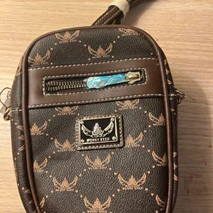 Wendy Keen Brown Crossbody Bag thumbnail 3
