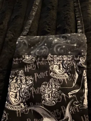 Handmade Gryffindor Crest Black Messenger Crossbody Bag thumbnail 4