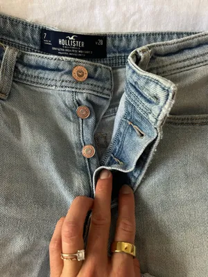 Hollister Curvy High-Rise Shorts Mom thumbnail 3
