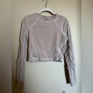 Alo‎ Yoga Vision Long Sleeve Shirt Sz M in White Latte Cropped Ruched Mesh thumbnail 3