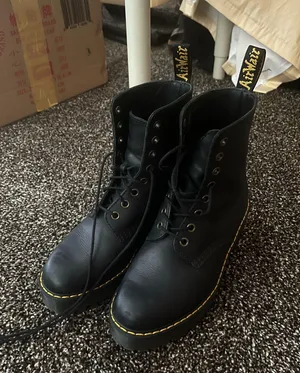 Dr. Martens thumbnail 1