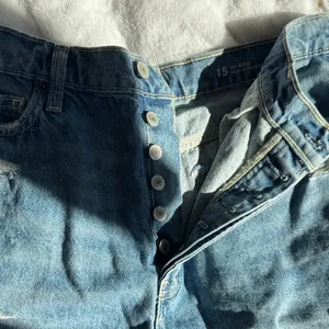 Arizona Jean Co High Rise Denim Shorts Sz 15 Juniors Raw Hem thumbnail 6