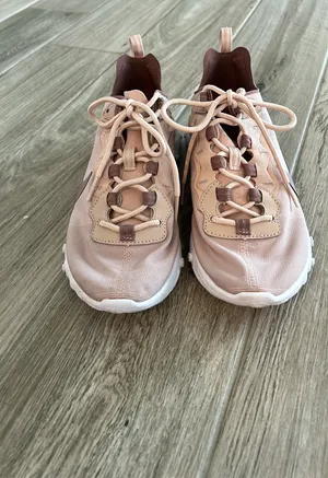 Nike Sneakers thumbnail 2