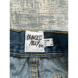 Princess Polly Light Wash High Rise Faded Cropped Straight Leg Mom Jeans Size 4 thumbnail 3