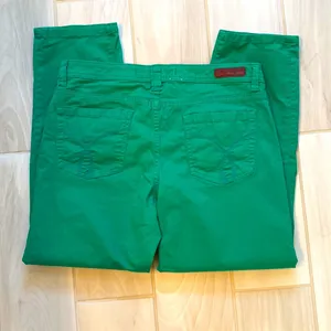 Calvin Klein Jeans|| Green skinny crop jeans. See measurements in pictures. thumbnail 4