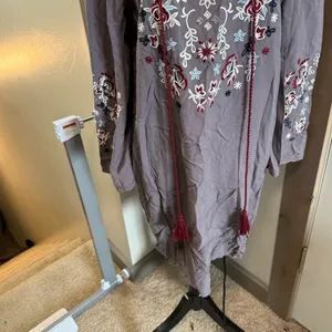 Cedar Rose Long Sleeve‎ Embroidered Floral Boho Dress Midi Grey V-Neck Flowy S thumbnail 4