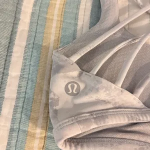 Lululemon sports bra size 2 thumbnail 3