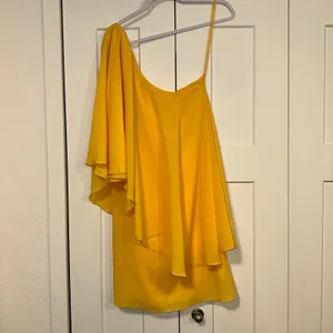 Alice + Olivia One Shoulder Dress Ruffle Party Cocktail Yellow Size S see photos thumbnail 2