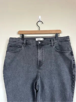 Abercrombie & Fitch The Slim Straight Ultra High Rise Jeans thumbnail 3