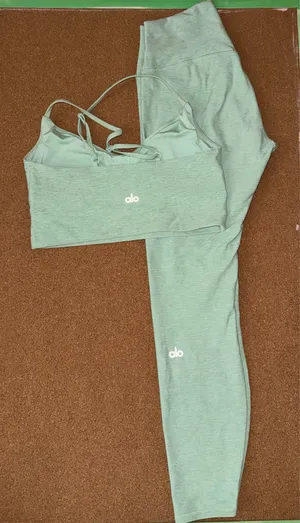 Alo Yoga Set Airlift Bra & Leggings thumbnail 3