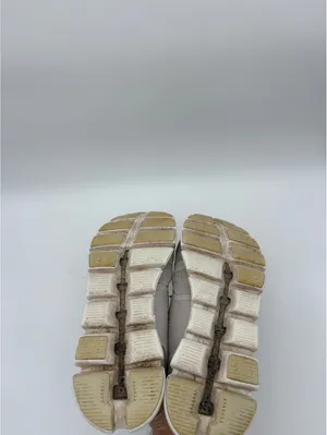 On Cloud Woman’s 9 Running Shoes - Excellent Condition-Running Or Casual thumbnail 7