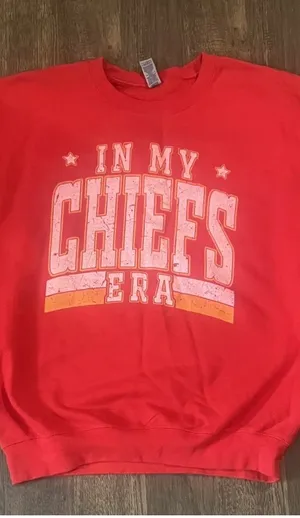 In My Chiefs Era NFLFootball Crewneck Sweatshirt Womens (SZ Sm) Travis Kelce 87 thumbnail 5