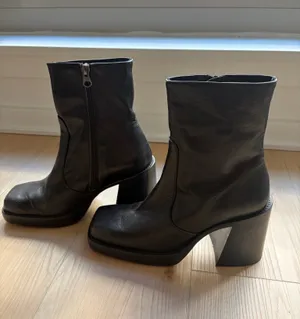 L’intervalle black boots Size 7.5 thumbnail 2