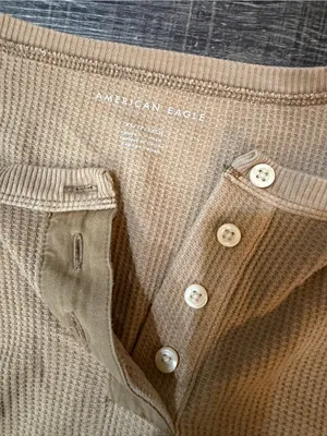 AMERICAN EAGLE Cropped Long-Sleeve Henley T-Shirt in brown thumbnail 5