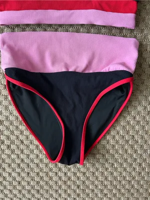 Colorblock Black Pink Red Scoop Neck Top & High Waist Two-piece Bikini Swim Set thumbnail 3