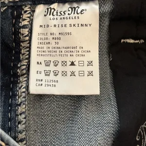 Miss Me Stylish Mid-Rise Skinny Blue Embroidered Women's Jeans Size 27 thumbnail 16