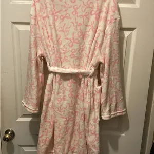 Spoiled Angel Pink and White Fleece Robe thumbnail 5