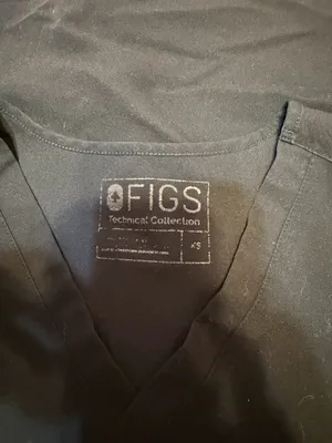 Women’s FIGS Scrub Top thumbnail 3
