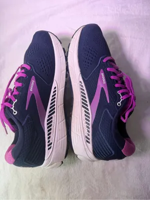 Brooks Ariel Women's Running Shoe - Navy with Pink Accents thumbnail 8