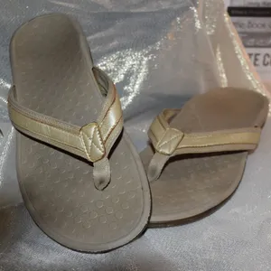 Vionic "Ortho Heel" Sandals, Flip Flops, Golden Tan Size 8 thumbnail 1