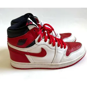 Nike Retro 1 Air Jordan Mid Sneakers Red Black White Size 7 Youth/8.5 Women thumbnail 3