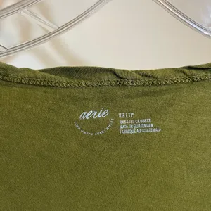 aerie t-shirt short cap sleeve tee henley scoop neck olive green size‎ XS thumbnail 4