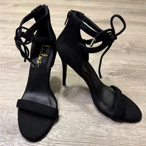 •LULUS• BLACK STRAPPY HEELS thumbnail 4