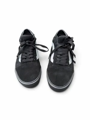 Vans Women's Black & White Old Skool Low-Top Sneakers thumbnail 2