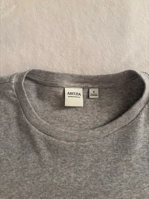 Aritzia grey crop top  thumbnail 2
