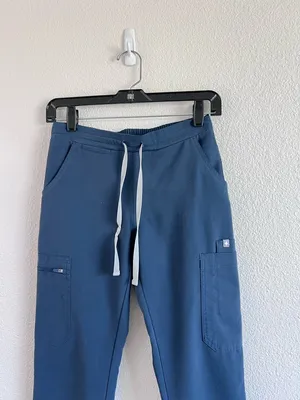FIGS Women's High Waisted Yola Skinny‎ Scrub Pants™ Dark Harbor thumbnail 4